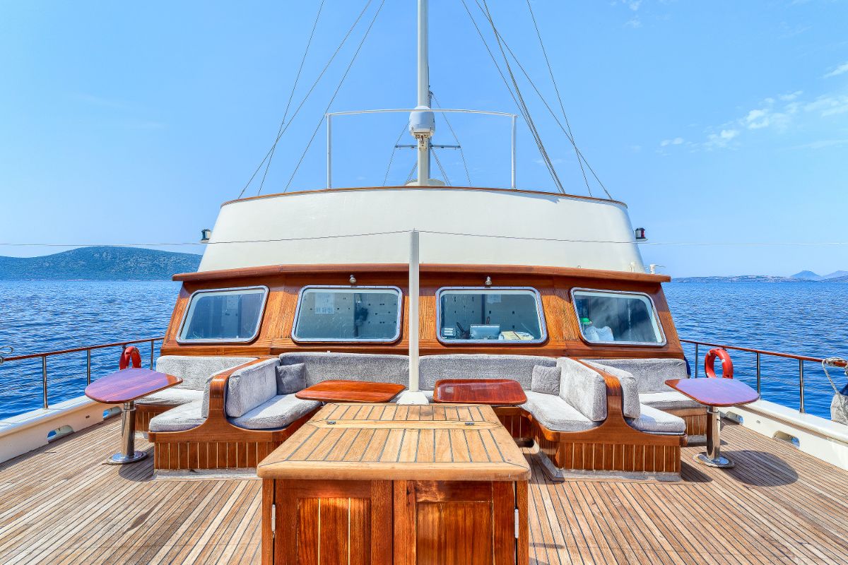 Elara 1 - Life on board