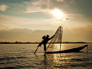 MY001 Highlights of Myanmar – Inle Lake Fisherman – © Grasshopper Adventures