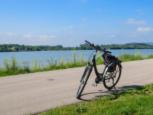 GE022 - Bike by Danube river