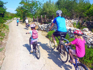 CR009 - Family Adventure Cruise South Dalmatia - Family Cycling