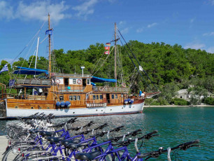 GR002 - Greece Boat & Bike