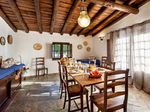 Cycling in paradise - Guesthouse dining room