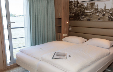 Upper Deck Twin Cabin