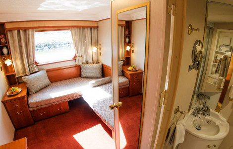 Twin Cabin Main Deck Twin Cabin Main Deck