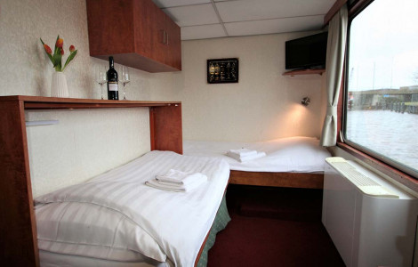 Upper Deck Twin Cabin Upper Deck Twin Cabin