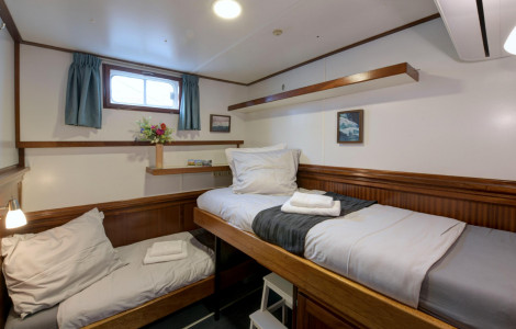 Twin Cabin (Split Level Beds)