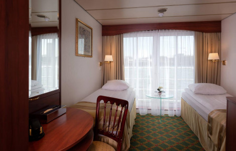 Twin cabin upper deck