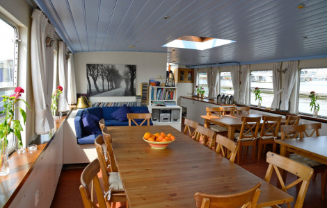 Saloon & Restaurant Saloon & Restaurant