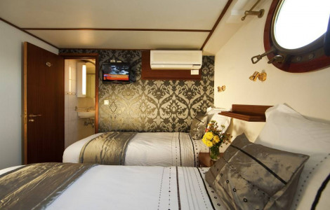 Twin cabin