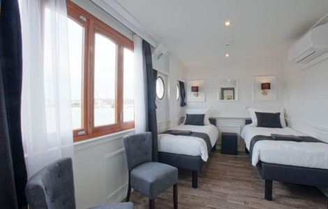 Upper deck suite