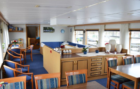 Saloon & Dining Area